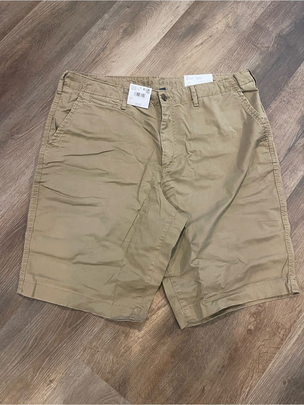NWT American Eagle Outfitters Men's Tan Flat-Front Shorts Size 40